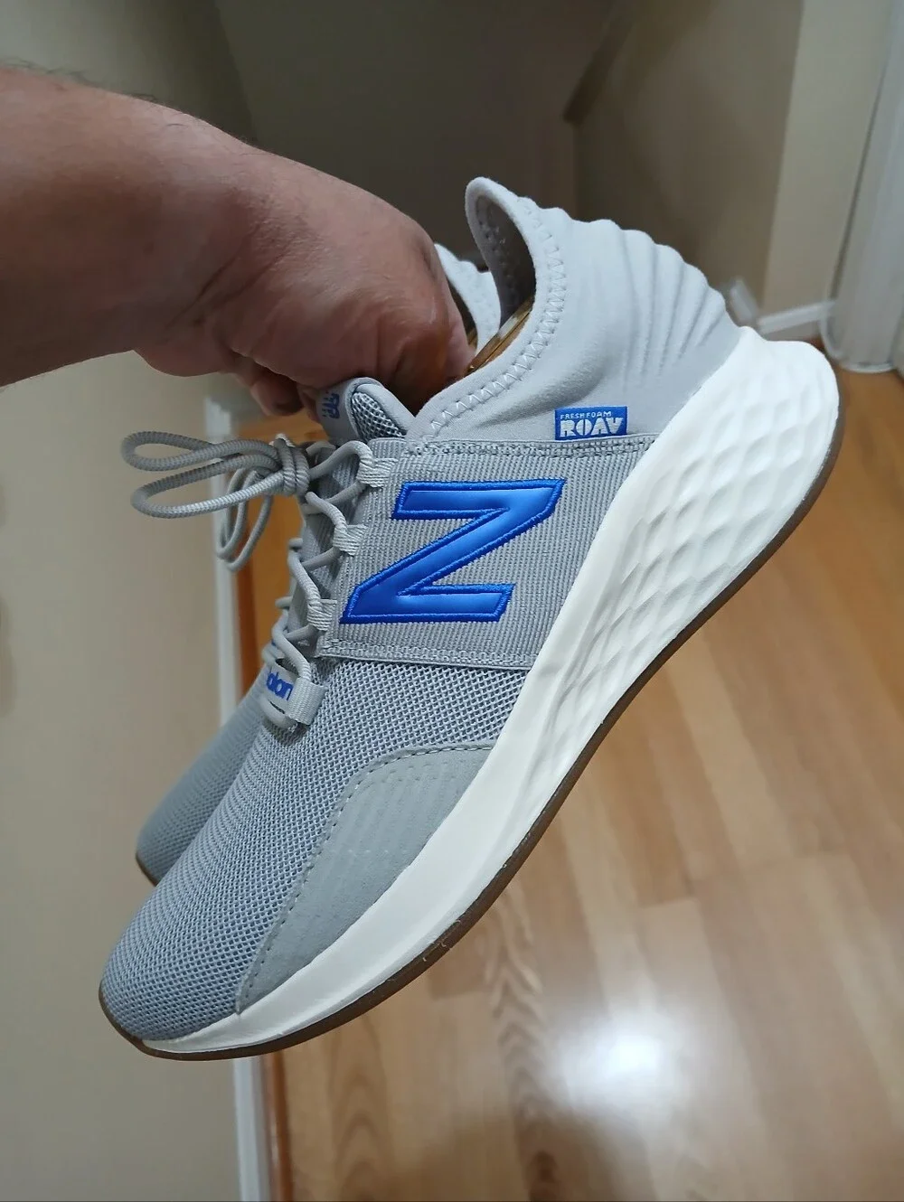 New Balance Fresh Foam ROAV Comfort/Athletic Lifestyle Shoes  6.5 Men/8 Women